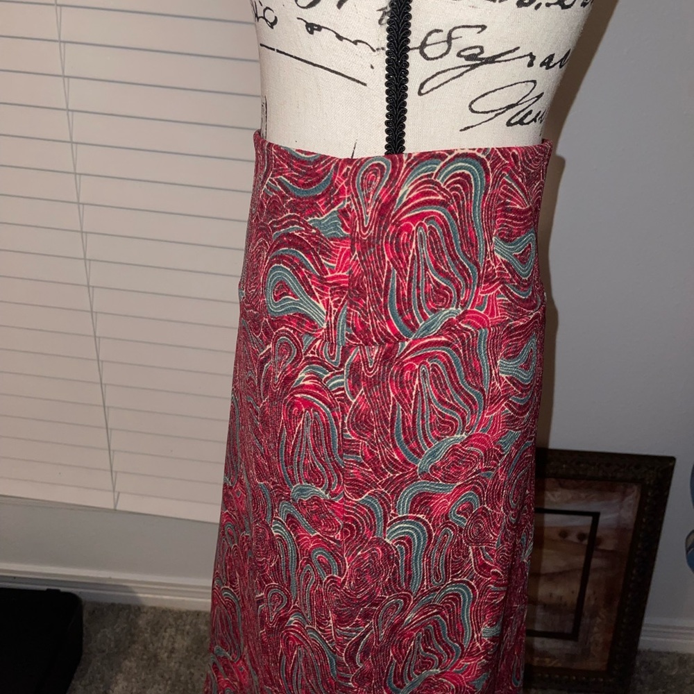Lularoe fitted & stretchy type skirt, Size L in red and green EUC - Picture 3 of 15